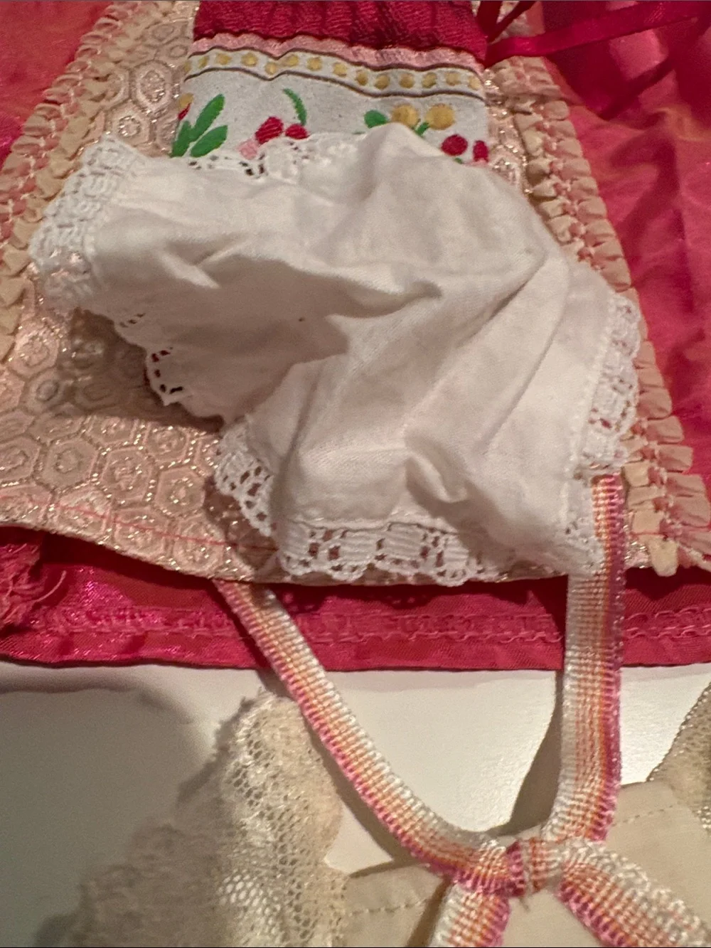 American Girl 4 Elizabeth & Felicity Dress Necklace  Pinner Cap Bag Hankie Coin